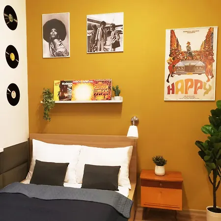 Apartman Retro Designstudio In Downtown