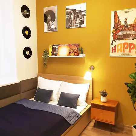 Apartment Retro Designstudio In Downtown *