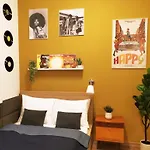 Apartment Retro Designstudio In Downtown